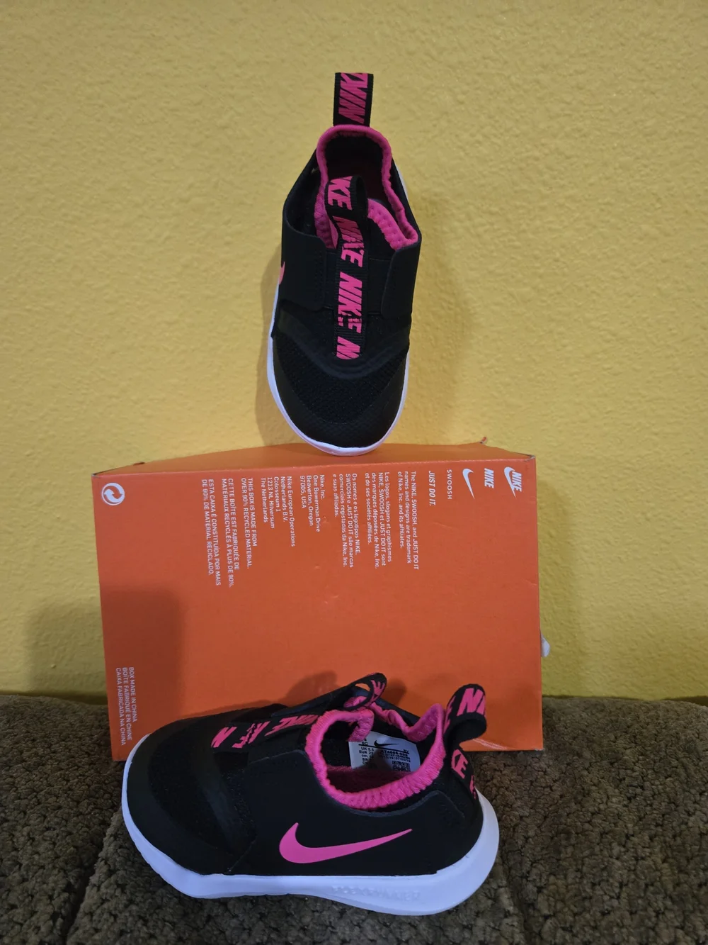 Nike Kids' Black and Pink Slip-On Running Shoes Nwb Sz 6  Flex Runner
